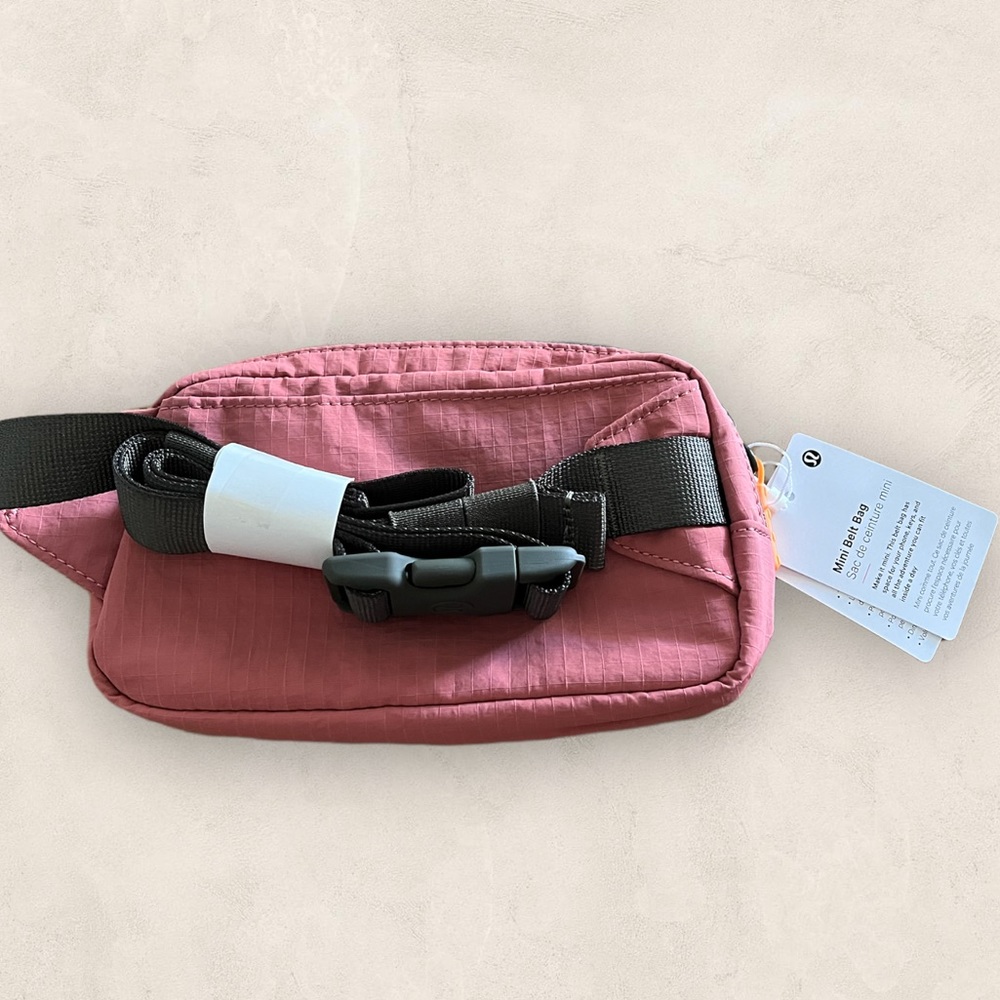 lululemon Mini Belt Bag - NWT! - Picture 4 of 5